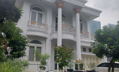 Rumah Mewah Selangkah Ke RS dan Mall Karawaci Taman Beverly Golf