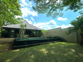 LEASEHOLD | TROPICAL JOGLO 3 BEDROOM VILLA WITH ICONIC ARCHITECTURE IN CEMAGI