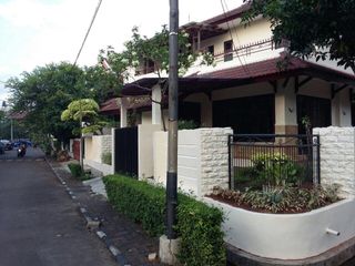Jual rumah classic bintaro sektor 3a luas 300 meter 2 lantai SHM hook