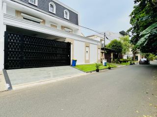 Dijual Rumah Full Furnish Ada Kolam Renang di Pondok Indah Jakarta