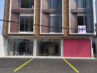 Dijual Ruko 3 Lantai Pinggir Jalan raya Lokasi Strategis Di jakarta Selatan