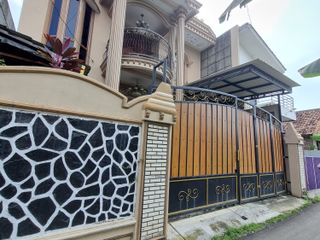 Rumah mewah 2 lantai jual murah kota serang surat SHM deket lotte mart