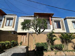 villa cantik di perumahan elite,furnish,one gates,tersedia club house