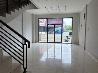 Ruko komersil strategis terlengkap siap huni di Grand Depok City