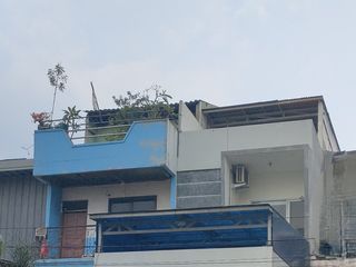 RUMAH SIAP HUNI LETAK STRATEGIS PINGGIR JALAN 4 LANTAI TAMAN RATU