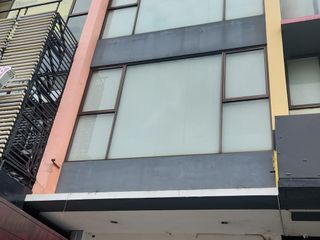 Sewakan gedung 3 lantai pinggir jalan besar dgn parkir basemen luas