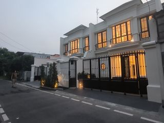Dijual Rumah Baru Desain American Classic di Cempaka Putih Jakarta