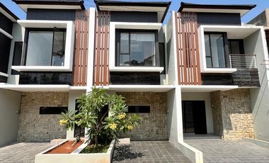 RUMAH 2 LANTAI LOKASI STRATEGIS DI SAWANGAN DEPOK DEKAT TOLL