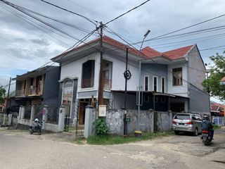 Rumah Besar Model Classic 2 Lantai di Wua Wua