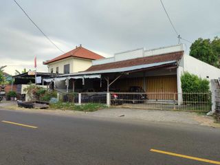 Toko + Gudang Lokasi Strategis Kawasan Perdagangan Di Jl. RayaSeririt