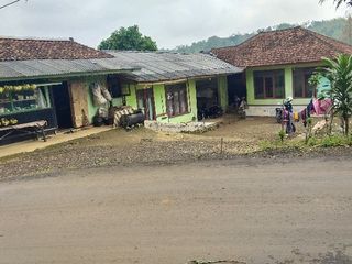 Rumah 2 + Warung 1, Pinggir Jl Raya,, Lt. 600 m, Darangdan, Purwakarta..