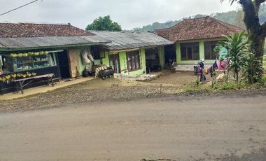 Rumah 2 + Warung 1, Pinggir Jl Raya,, Lt. 600 m, Darangdan, Purwakarta..