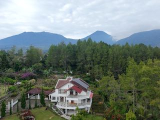 Villa Cibodas Puncak Lingkungan Private dekat Kebun Raya Terawat Siap Pakai