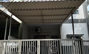Rumah Cantik Rapi Posisi Hook di Tangerang Selatan
