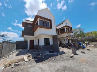 JUAL EXLUSIVE VILLA ONEGATE GATE DI KAWASAN VILLA ELITE SEPERTI THE MIRACLE , MADAWA BALI