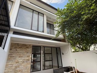 Di Jual cepat rumah 2 lantai di Bintaro Sektor 9. dekat Stasiun