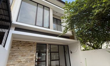 Di Jual cepat rumah 2 lantai di Bintaro Sektor 9. dekat Stasiun