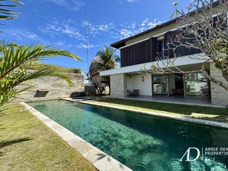 FREEHOLD | CLASSIC MODERN VILLA WALK TO THE BEACH IN CEMAGI