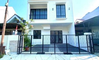 Rumah Dengan Model Fasad Klasik Modern di BSD