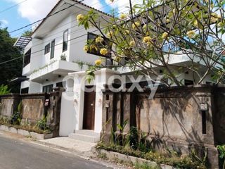 RUMAH SIAP HUNI 2 LANTAI DI ARWANA PURI RATU JIMBARAN BADUNG, BALI