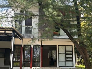 DI SEWA RUMAH HOEK MANINJAU