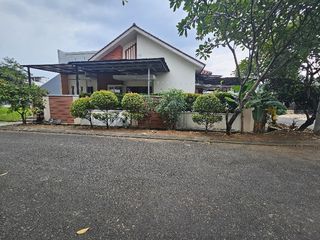 Rumah Hoek ukuran besar Bangunan 1 lantai di Alam Sutera