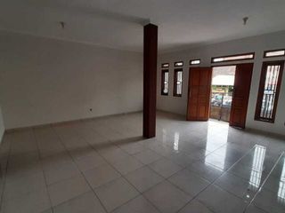 JUAL Rumah untuk usaha main road pusat kota
