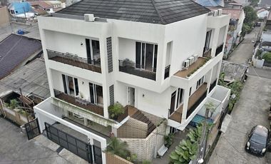 Rumah Di Jatibening,Pondok Gede-Bangunan 3 Lantai Hadap Timur