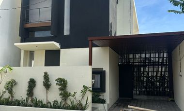 Villa Strategis Modern Tropical  Banjar Semer Kerobokan Bali