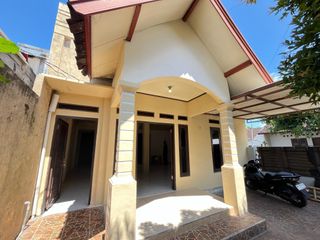 Rumah di kompleks jatisela lombok barat