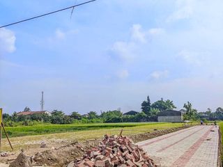 TANAH KAVLINGAN LUWES GENTAN KE TIMUR LUAS TANAH 100M