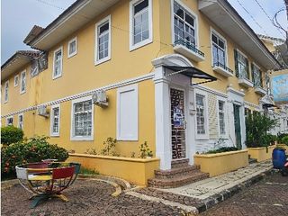 dijual murah townhouse posisi hoek Furnished di lippo karawaci