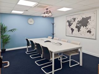 Fully serviced private office space for you and your team in HQ Downtown Tower