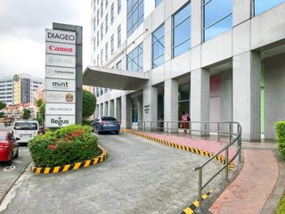 All-inclusive access to professional office space for 2 employees in Regus Mckinley Town Center