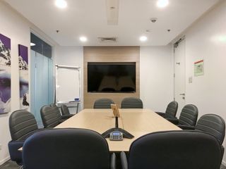 All-inclusive access to professional office space for 10 employees in Regus Mckinley Town Center