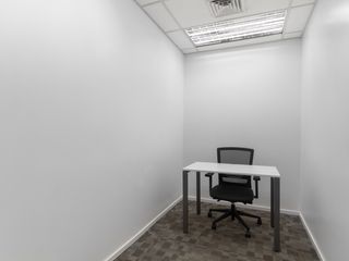 Find office space in HQ Topaz Tower Centre for 2 employees with everything taken care of