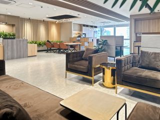 Access professional coworking space in Regus One Vertis Plaza