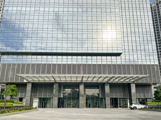 Private office space tailored to your business’ unique needs in Regus One Vertis Plaza