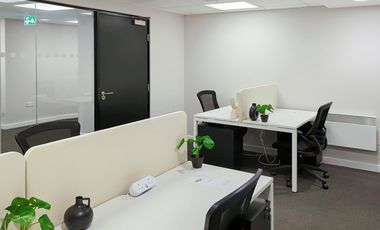 Ruang kerja fleksibel di Regus Pakuwon Centre