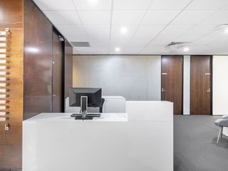 Bertemu, bekerja, atau berkolaborasi di business centre profesional kami di HQ Plaza Asia