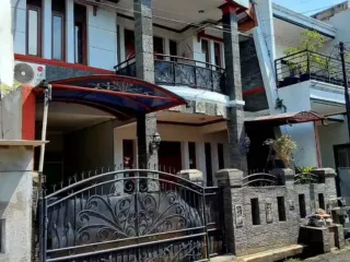 Dijual Rumah 2 Lantai di komplek dekat Tenth Avenue mall Kiaracondong