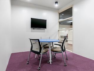 All-inclusive access to professional office space for 4 employees in HQ Galleria Corporate Center