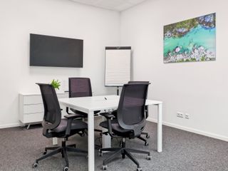 Fully serviced private office space for you and your team in Signature Alveo Park Triangle Tower
