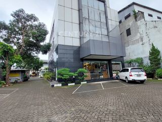 DI JUAL GEDUNG BESERTA GUDANG DI JALAN UTAMA CIPUTAT TANGSEL