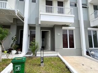 Rumah 2 lantai semi furnished disewakan Rp 8,5 juta/bulan