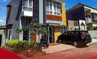 JUAL CEPAT BU! Rumah Mewah 2 Lantai Dalam Komplek Keamanan Terjamin