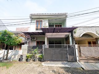 Rumah Bebas Banjir 5 Menit ke Pintu Tol Jatibening Hadap Timur J-42944