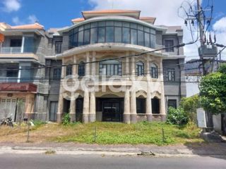 GEDUNG STRATEGIS 3 LANTAI LOKASI PREMIUM DI TUKAD UNDA RENON DENPASAR, BALI