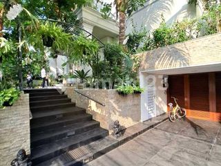 Rumah Mewah Area Tenang dengan Kolam Renang Kebayoran Baru