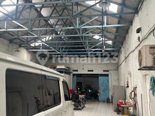 Ruang Usaha Sekaligus Rumah Tinggal Pinggir Jalan Besar Colomadu